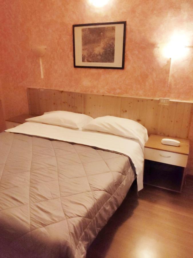 Hotel Ariosto Centro Storico Reggio Emilia Exteriör bild